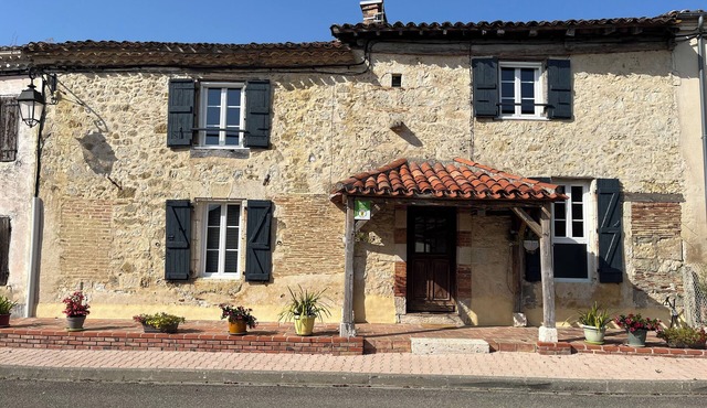 La maison du Village, a typical Gers house for rest and comfort!