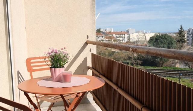 La maison du voyageur - at the foot of Nîmes station