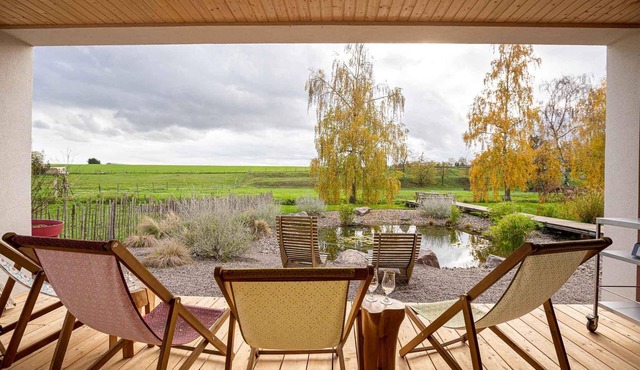 La Maison Devant La Prairie