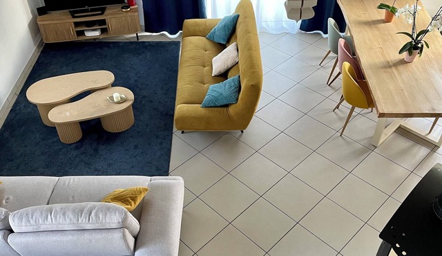 La Maison Jaune - 4 bedrooms - sleeps 7 - Quiet location