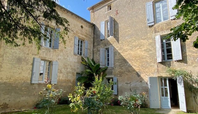 La Maison Jeanneau - Beautifully renovated fifth-generation family home.