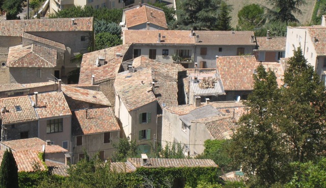 La Maison Jaune, a small Provencal house in the city