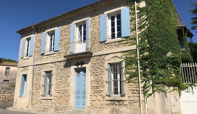 la maison Junas: handsome village house with garden