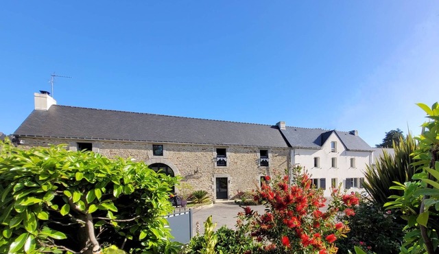 La Maison Keribin 4*, Luxury traditional self catering cottage with its private Jacuzzi (Min stay 7 nights. Arrival and departure on saturdays)