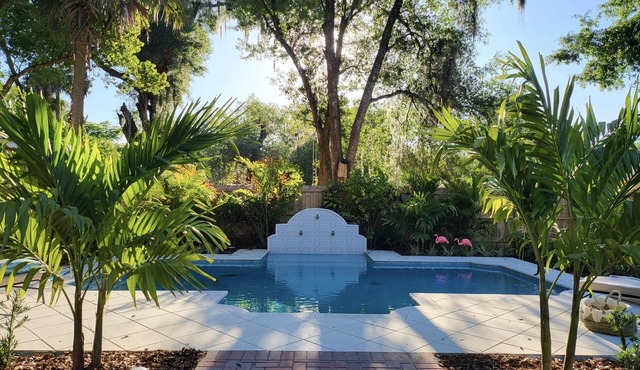 La Maison Musique, Romantic French pool Villa, Downtown Mt. Dora, sleeps 12,pets