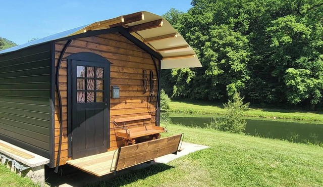 "La Maison Nomade" vacation rental in a paradise-like setting. Woods. Ponds. Very quiet