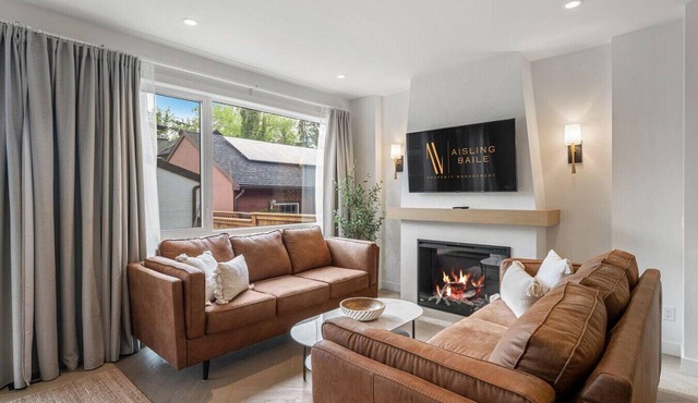 La Maison | Pvt Hot Tub | Kensington | 2500 sqft