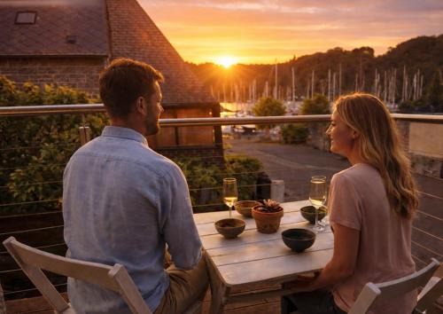 La Maison Rose - Stylish Riverside Gîte Near Dinan, Sleeps 6, Pet-friendly and River Views