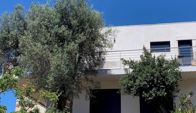 La Maison Rose - 3 stars Garden level large 4 room villa - 500m from the beach.