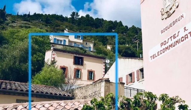 La Maison Rutland is a restored village house in the heart of Roquebrun.