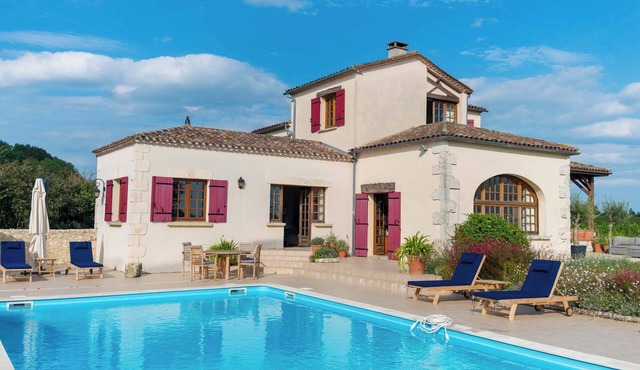 La Maison – Spacious Home with Heated Pool and Large Garden