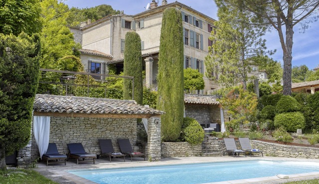 La Maison Sambuc: Village house for rent with pool in Luberon