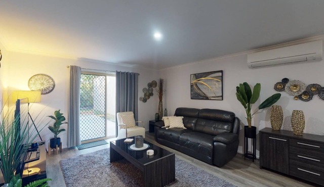 'LA MAISON' STUNNING 4 BEDROOM HOME