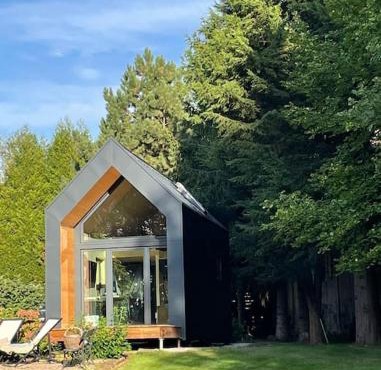 LA MAISON UGOLIN and INÈS