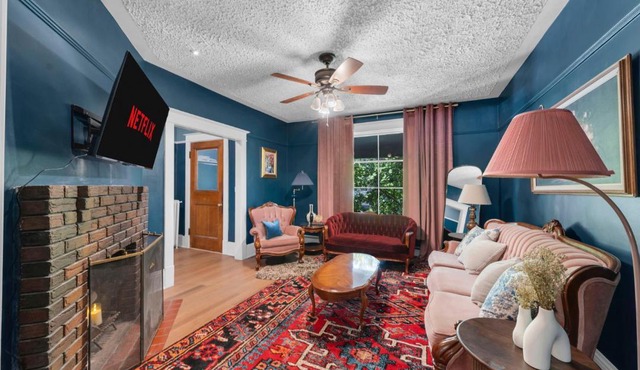La Maison Victoria - Beautiful 4BR House Downtown Moncton