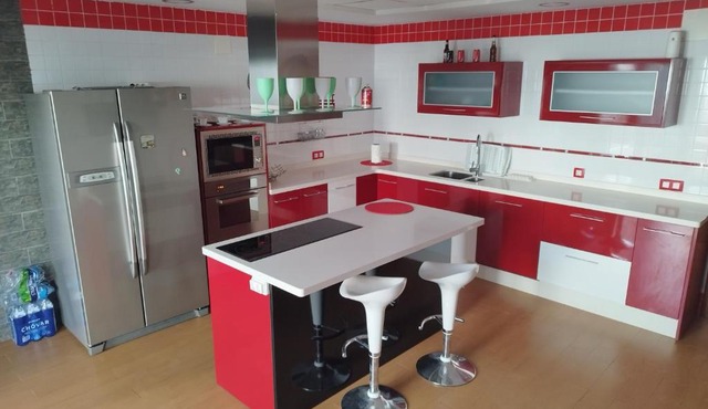 LA MANCHEGUITA DE MADRIGUERAS 5 DORMITORIOS DOBLES CHALET CON PISCINA, BARBACOA Y SALA DE JUEGOS ideal familias 11 personas