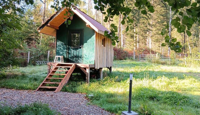 La Mardelle et sa Roulotte Attenante, Dans un Environnement Forestier