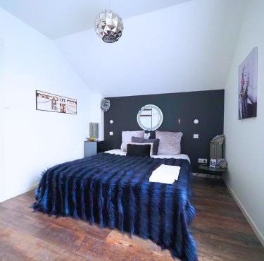 La Marilyn by Leslodgespa - Confort haut de gamme, salle de bain privée, jardin et cuisine commune, à 5 minutes de l'aéroport