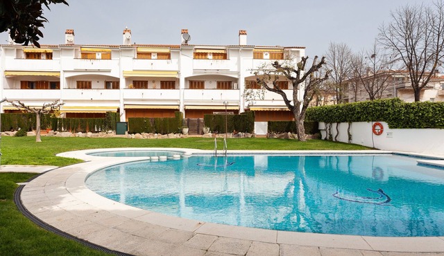 "La Marinera Beach House" with Terraces, Shared Pools & Wi-Fi