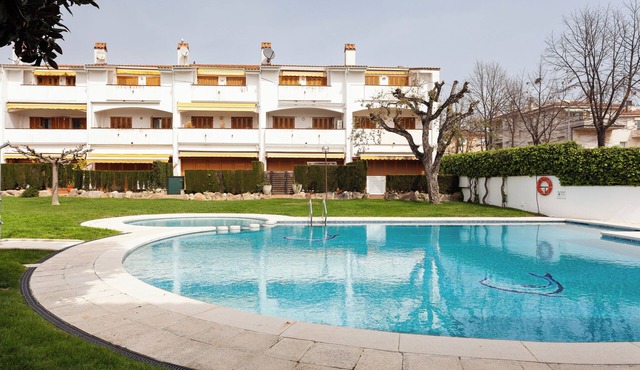 "La Marinera Beach House" with Terraces, Shared Pools & Wi-Fi