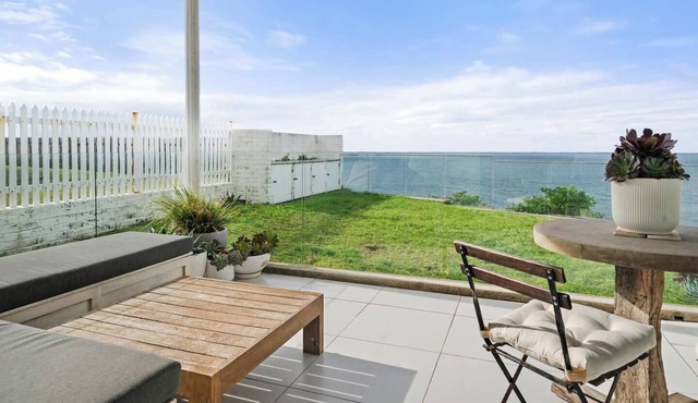 La Marne Vista Cliffside Haven with Whale Spotting