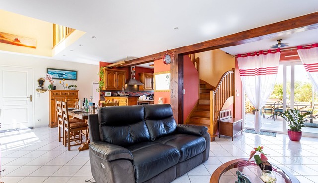 La Melorienne - Two Bedroom House, Sleeps 5