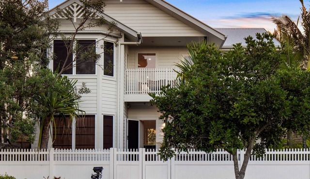 La Mer in Marcoola - Family Coastal Retreat with Pool and Beach Access