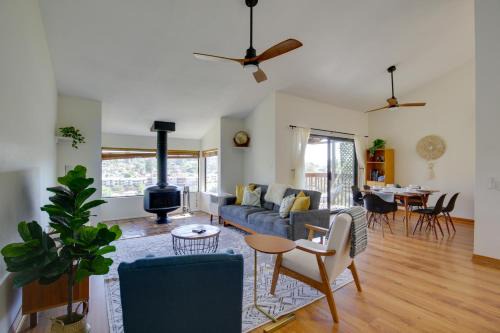 La Mesa Townhome 15 Mi to San Diego!