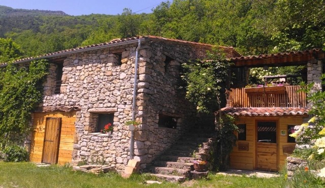 "La Miellerie "Gîte at the end of the world La Valbonnette