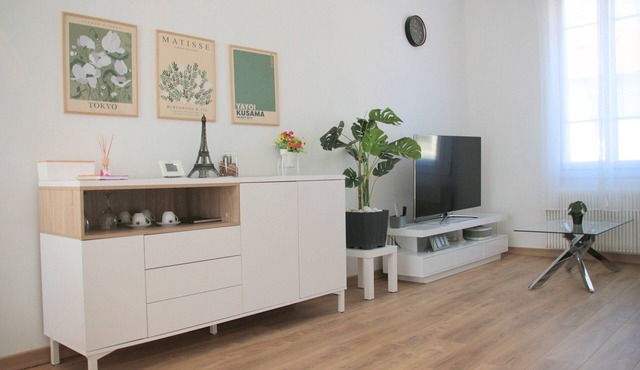 La Miranda Dijon: House with Private Parking, Garden & Terrace