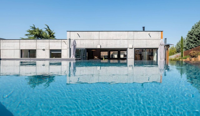 La Moderne - Modern house with pool and garden