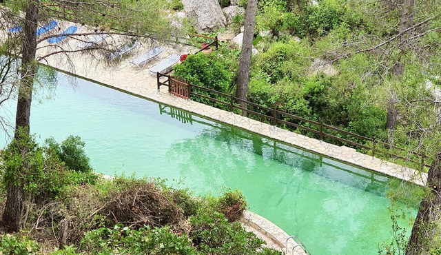 La Molina Soterres - 45-meter swimming pool and a waterfall in your garden!