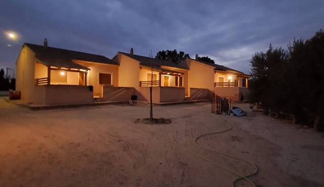 La Montaña cottage with swimming pool and barbecue (pets allowed)