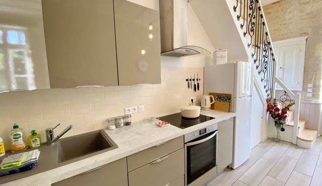 La Montgrande, Aulnay. Gîte within walking distance to bars restaurants