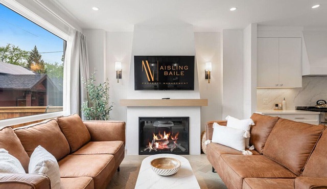 La More | Hot Tub | Kensington | Luxury | Office