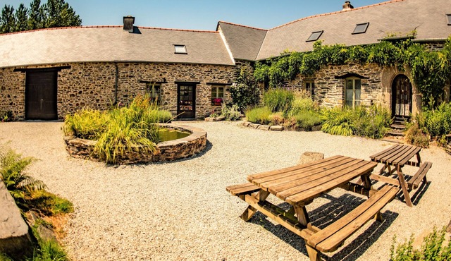 La Noisette - Charming 17thC cottage. Near to Lac de Guerledan. Sleeps 7