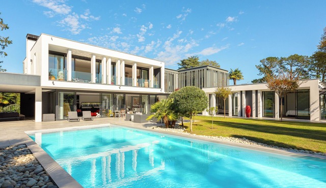 LA PALMERAIE - KEYWEEK Architect-designed house with swimming pool and gard