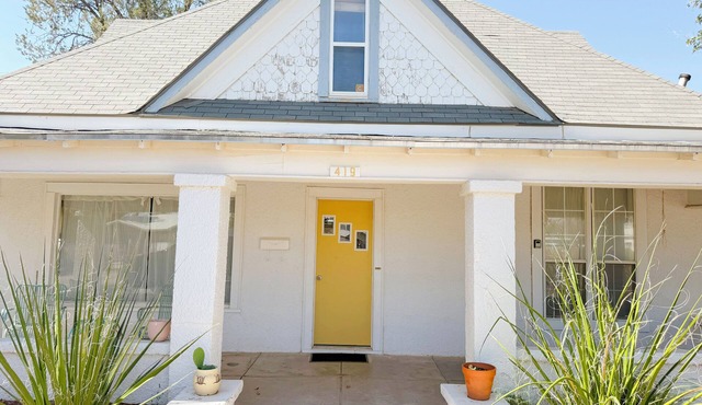 La Paloma: Charming 3 Bedroom in the heart of Marfa!