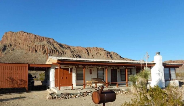 La Paloma Triste: Classic Adobe Near Big Bend NP
