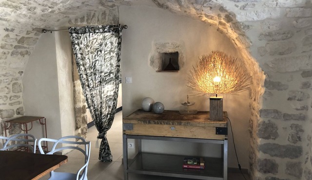 LA PARENTHESE vaulted house with swimming pool in village near Uzès