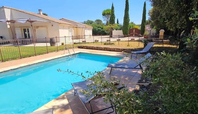 La parenthèse Provençale-House in Grillon with wifi