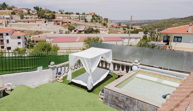 La Parra: Country House for 2, with Private Pool near Chinchón