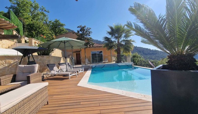 La patchoulie Beautiful family villa with sea view, swimming pool and jacuzzi