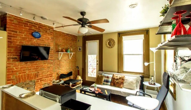 La Pequeña 1BR apartment in trendy Fishtown with AC, W/D, PrivateDeck, fast WiFi