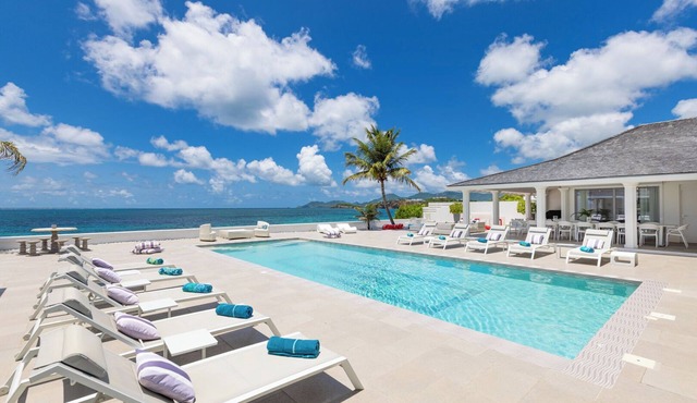 La Perla Estate - 7 BR Luxury Beachfront Villa with utmost privacy