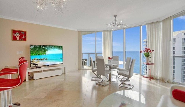 La Perla Luxury Oceanfront Condo with Breathtaking Views in Sunny Isles, Miami!