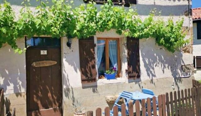 La Peruse Gite de caracterecavec piscine - 1 bedrooms - Charantaise countryside