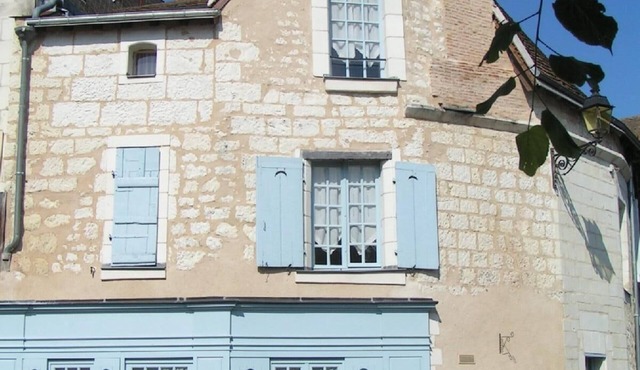 La Petite Boutique, 15thC stone cottage in medieval town, LOIRE VALLEY CASTLES
