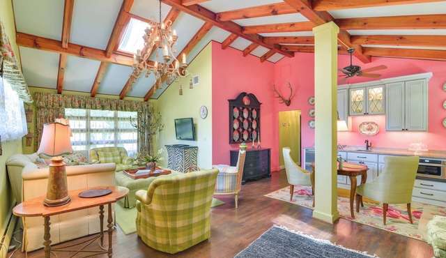 'La Petite Chalet' w/Views in Blue Ridge Mtns!