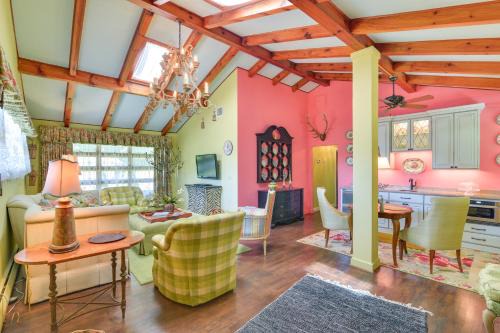 La Petite Chalet with Views in Blue Ridge Mtns!